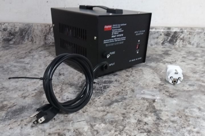 Dayton 16V987 110 to 220VAC, 220 to 110VAC Step Up/Step Down Voltage Converter