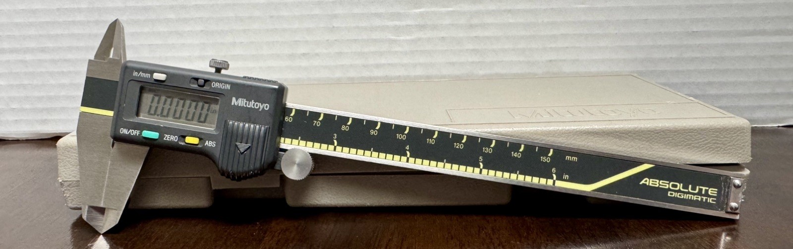 Mitutoyo 6in/150mm Digital Caliper 500-196 Model No. CD-6″ CS, Made in Japan