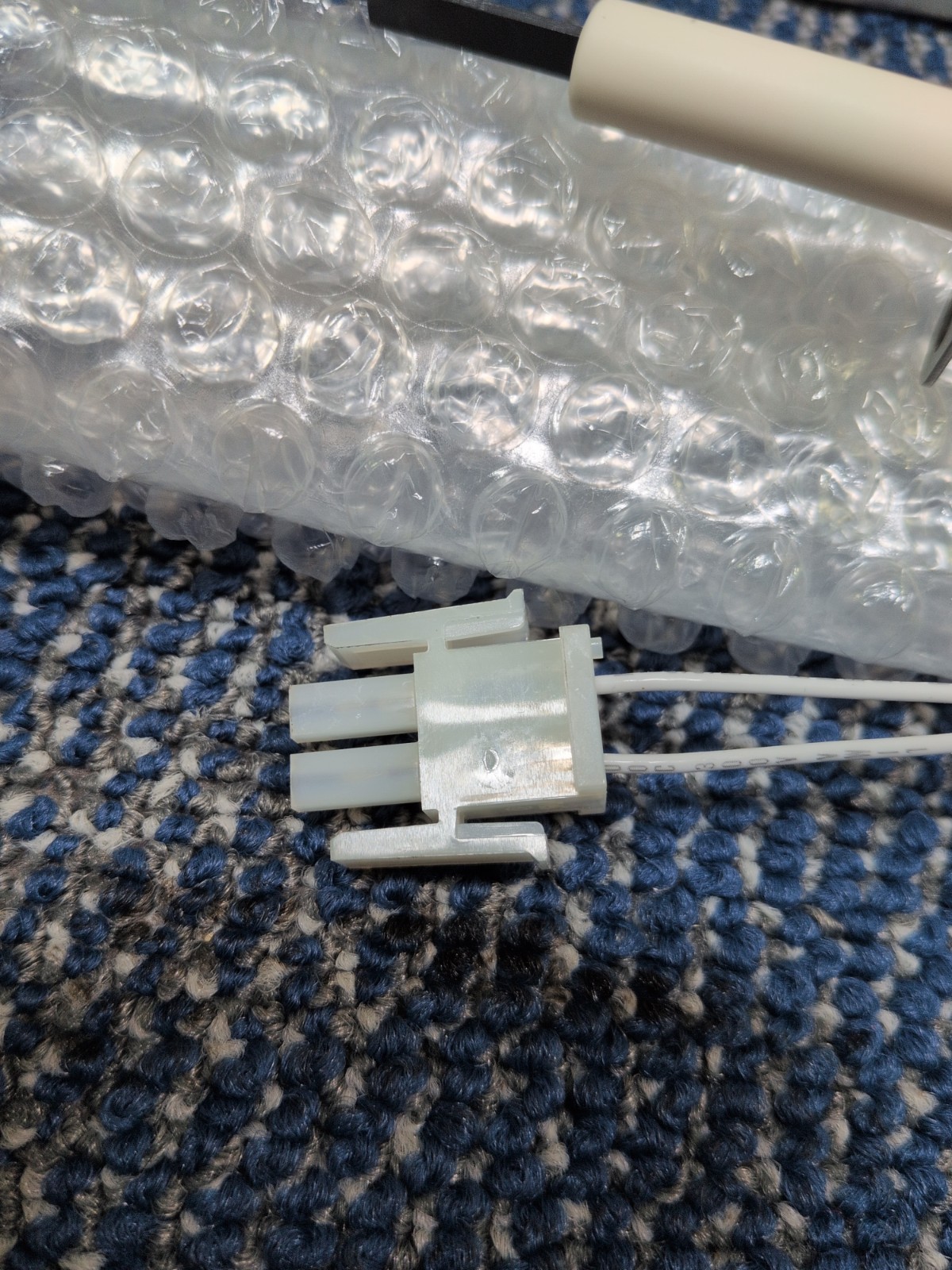 Goodman 0130F00008S Janitrol Hot Surface Ignitor New Old Stock