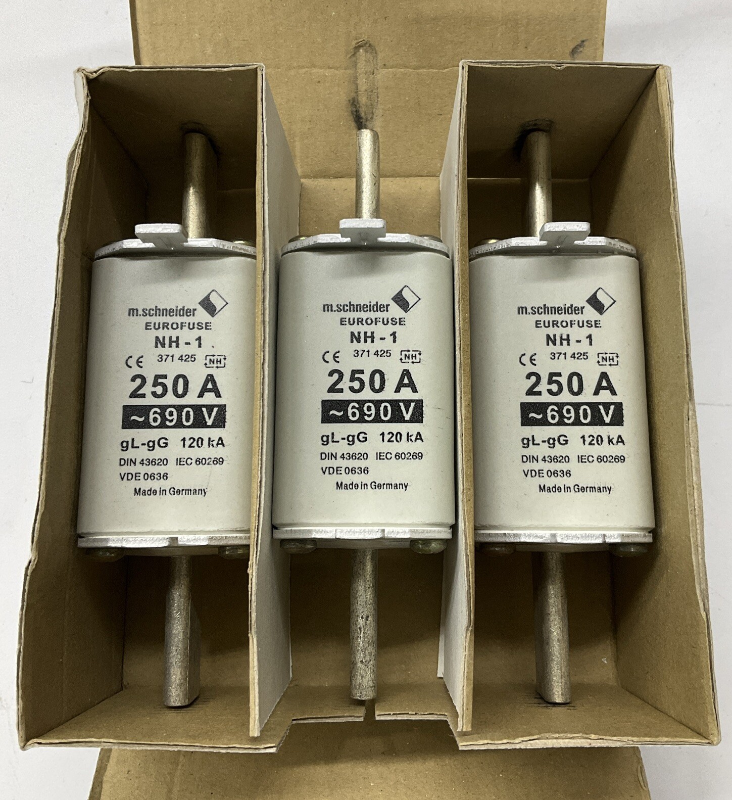 M.Schneider 371425 Eurofuse Gr.1 250A 690VAC 440VDC gL-gG Box of 3 (CL365)