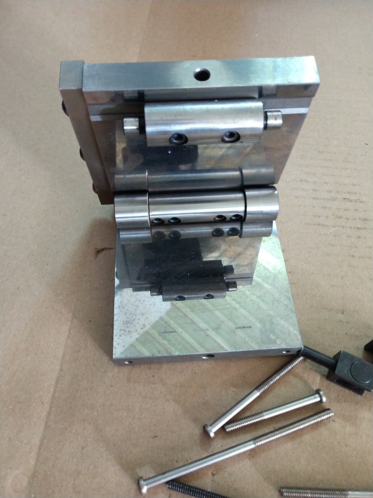 Hermann Schmidt 4″ x 4″ Sine Plate with accessories