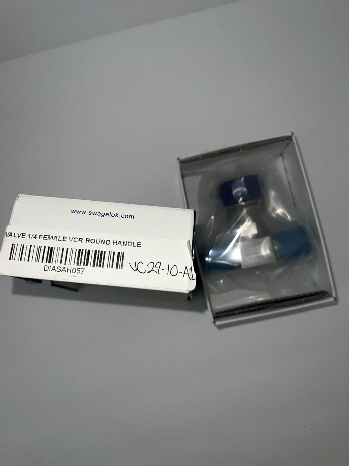 Swagelok 6LVV-DPRFR4-P VIM-VAR Manual Diaphragm Sealed Valve – Blue/Silver