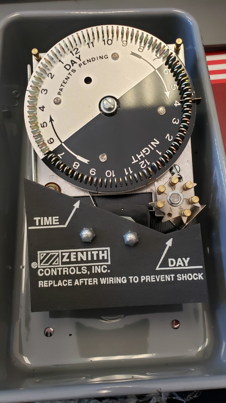 NEW Zenith Controls 2400 20A 120V 24hr 2410-A-X Programable Timer (S1-C81)