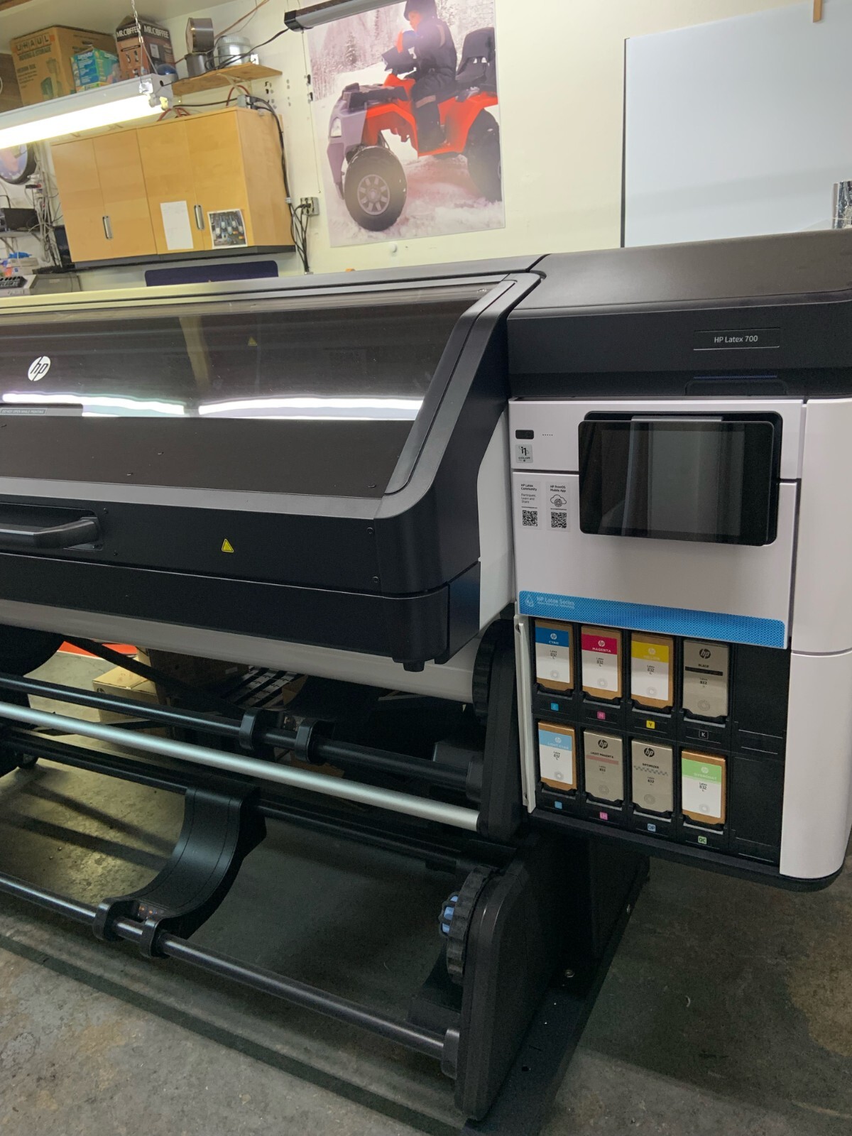 HP Latex 700W 64″ Printer. Still on first ink set. less than 100 cycles