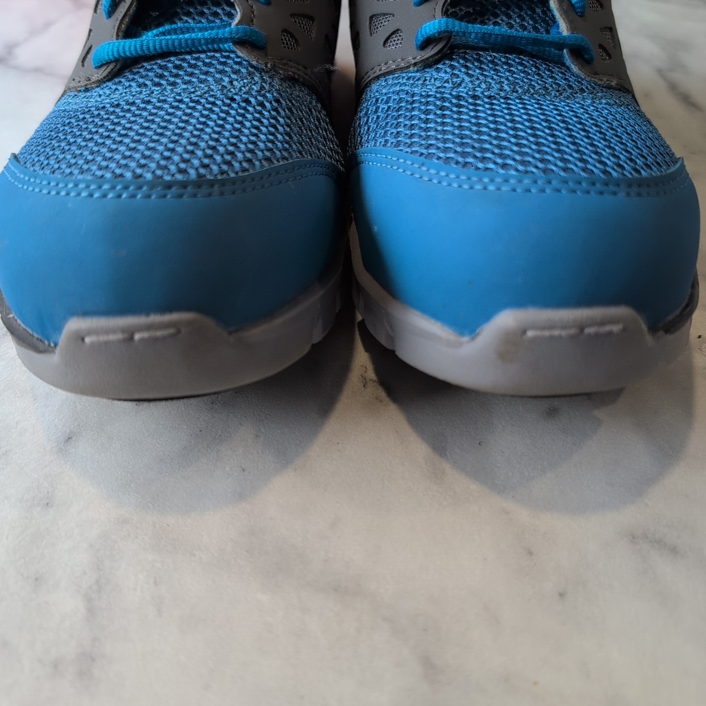 Reebok Women’s Size 8 Work Shoe Alloy Toe Rubber Bottom Blue And Gray