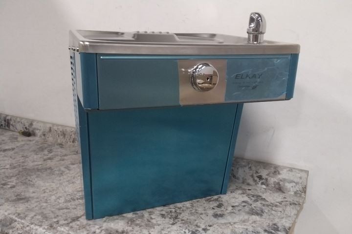 Elkay VRCGRN8WS 115VAC Wall Surface Mount Indoor Refrigerated Drinking Fountain
