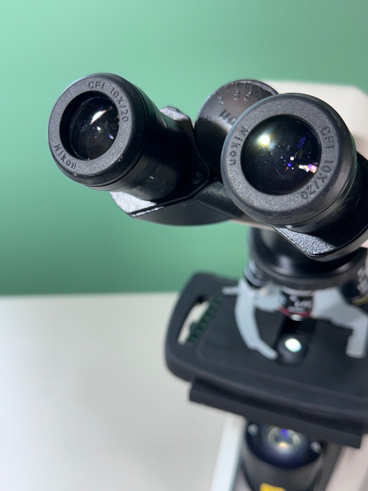 Nikon Eclipse E200 Binocular Microscope 4x 10x 40x 100x Oil LED Excellent