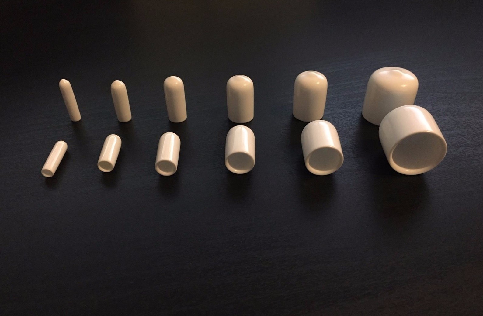 White Vinyl (Rubber) Round End Cap Cover for Pipe Plastic Tube Hub Caps Tubing