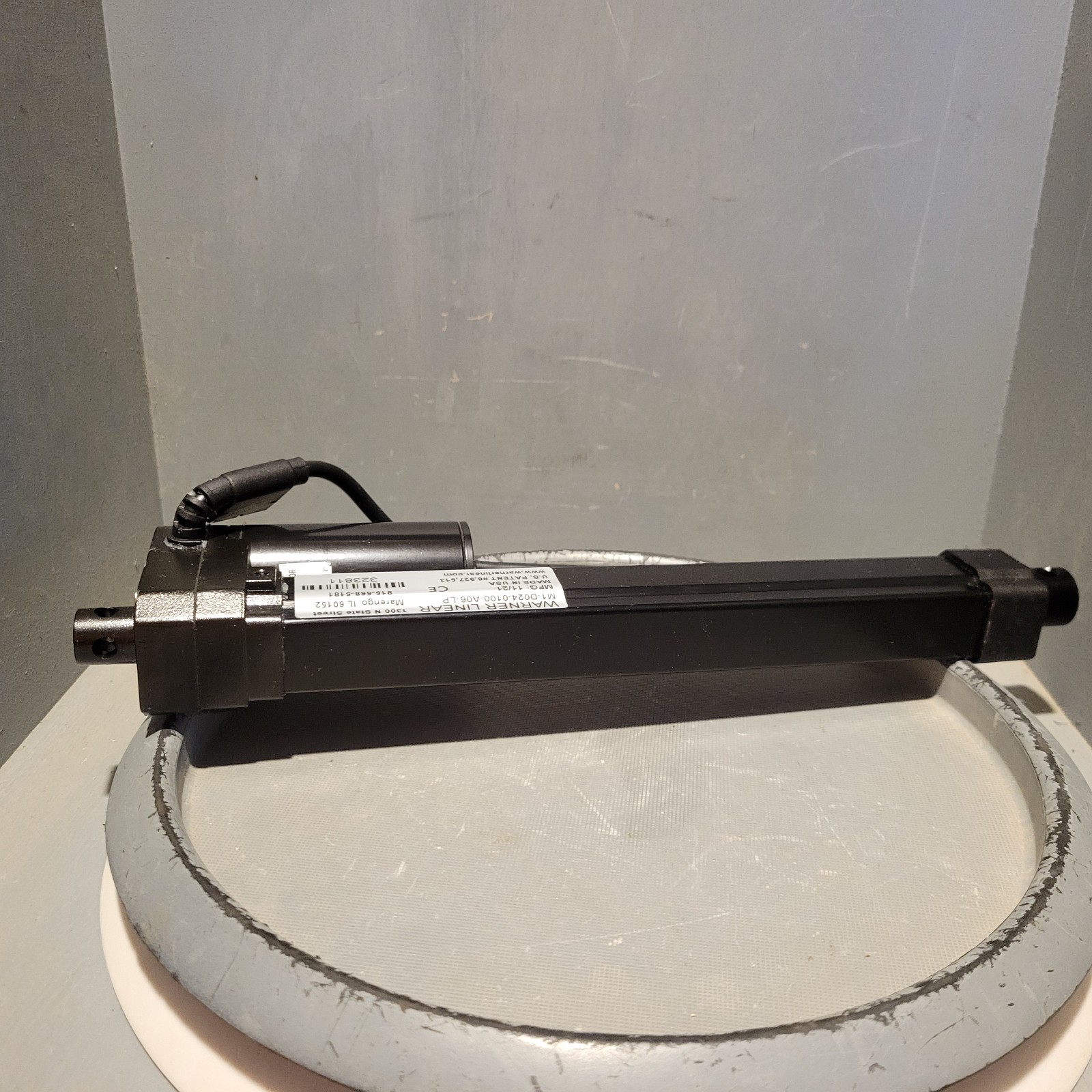 Warner Linear Actuator, 2.3A, 24VDC, 100LBS, 6″, M1-D024-0100-A06-LP