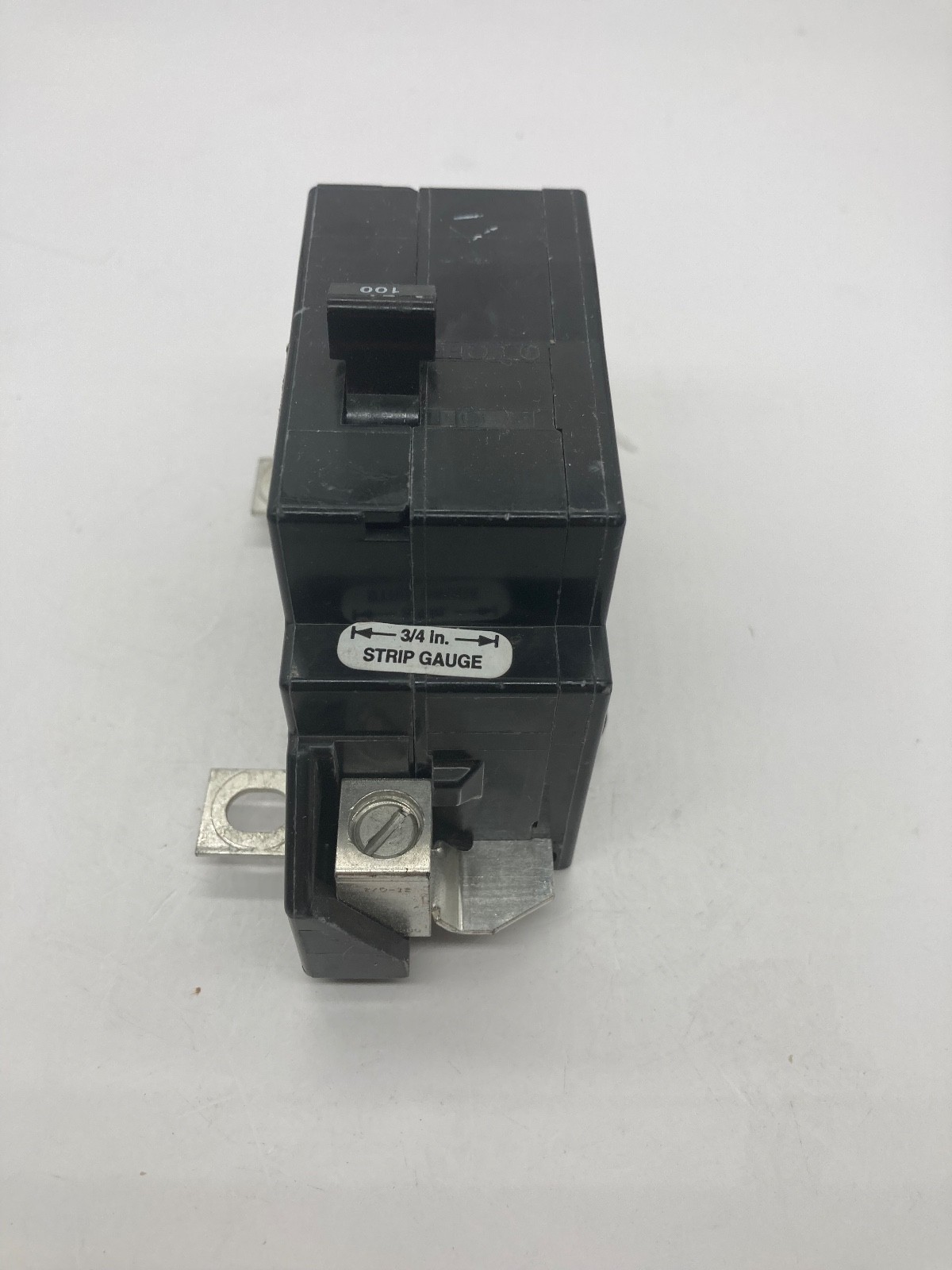 Square D QOM100VH8106 22kA 2Pole 100A 120/240V QOM1 Bolt On Main Circuit Breaker