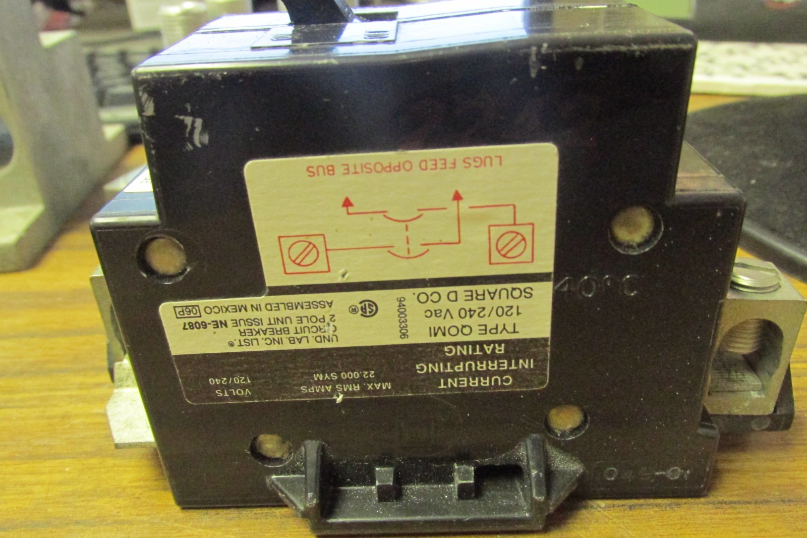 Square D 100A, 2P, 240V Circuit Breaker Cat# QOM100VH QOM100VH8106 … L-45