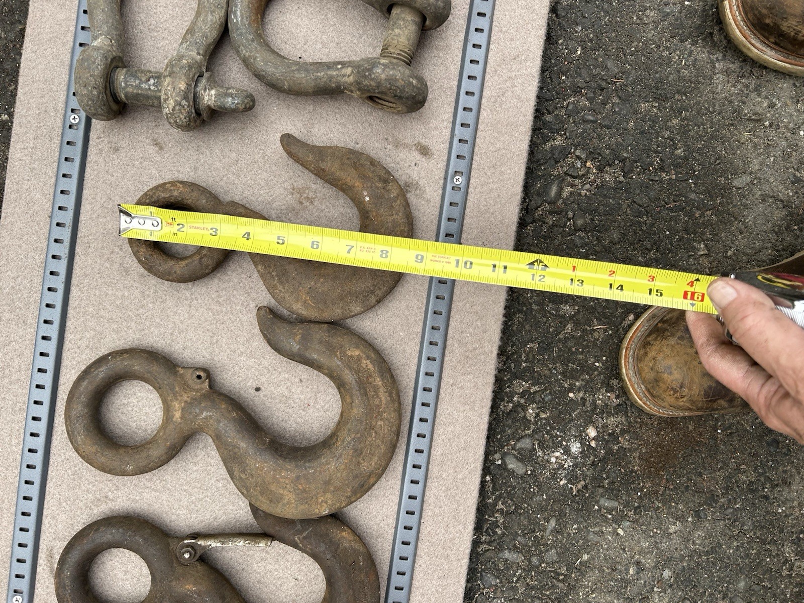 Assorted Large And Heavy Duty Shackles Two Crosby’s And Two Pairings