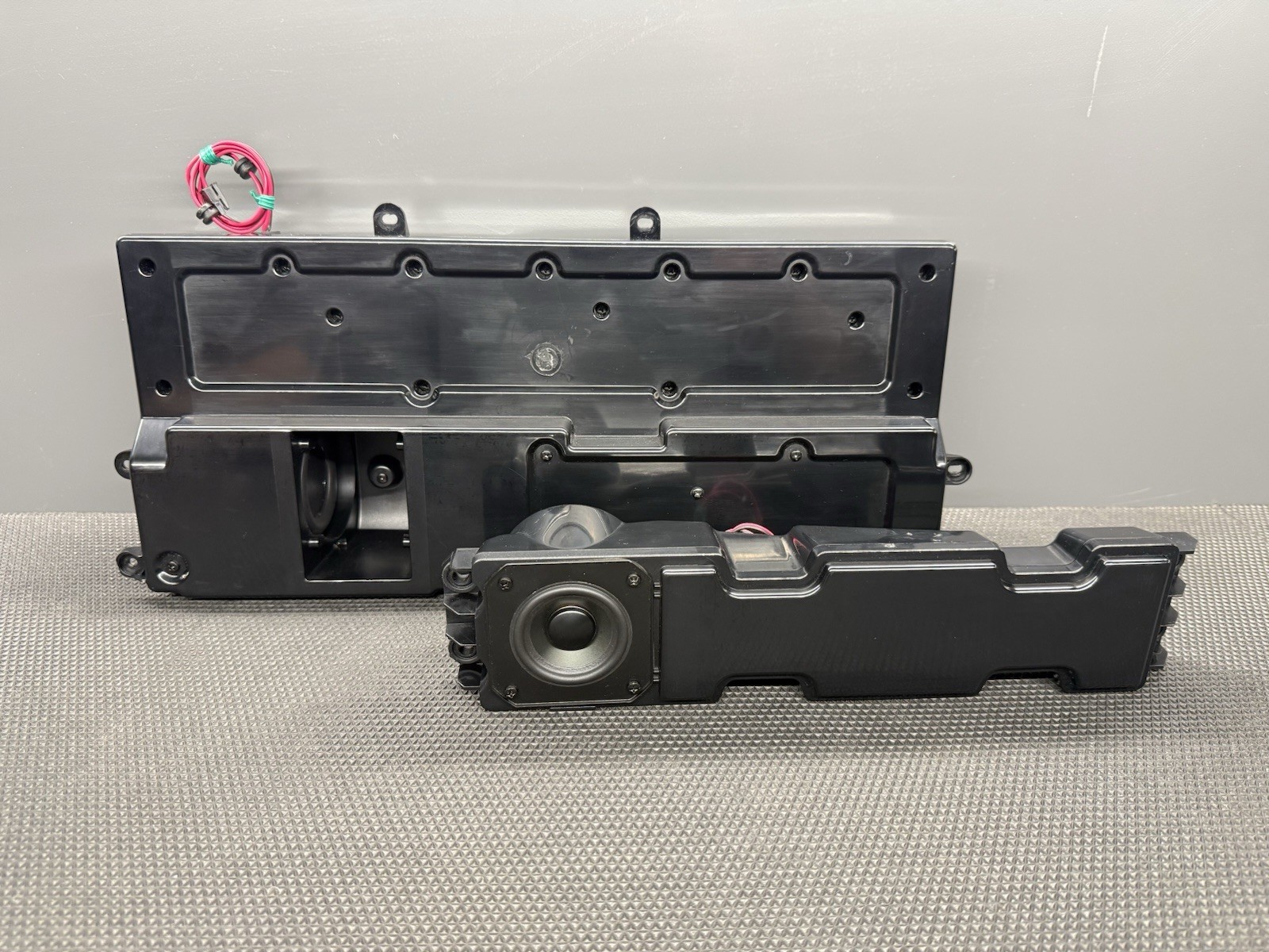 Cisco TelePresence MX300 Speakers, 74-100416-01 -B0, & 74-100421-01 B0