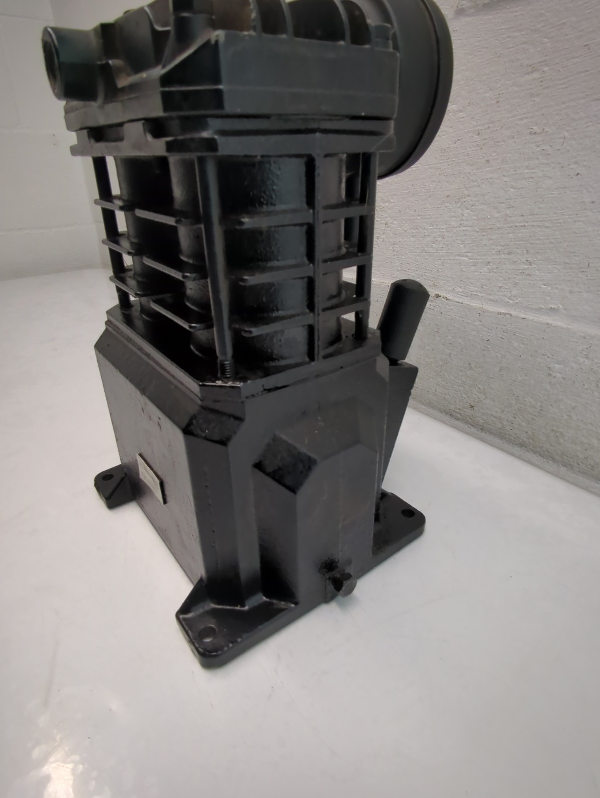 VT480000AV CAMPBELL HAUSFELD REPLACEMENT CAST IRON PUMP AS IS