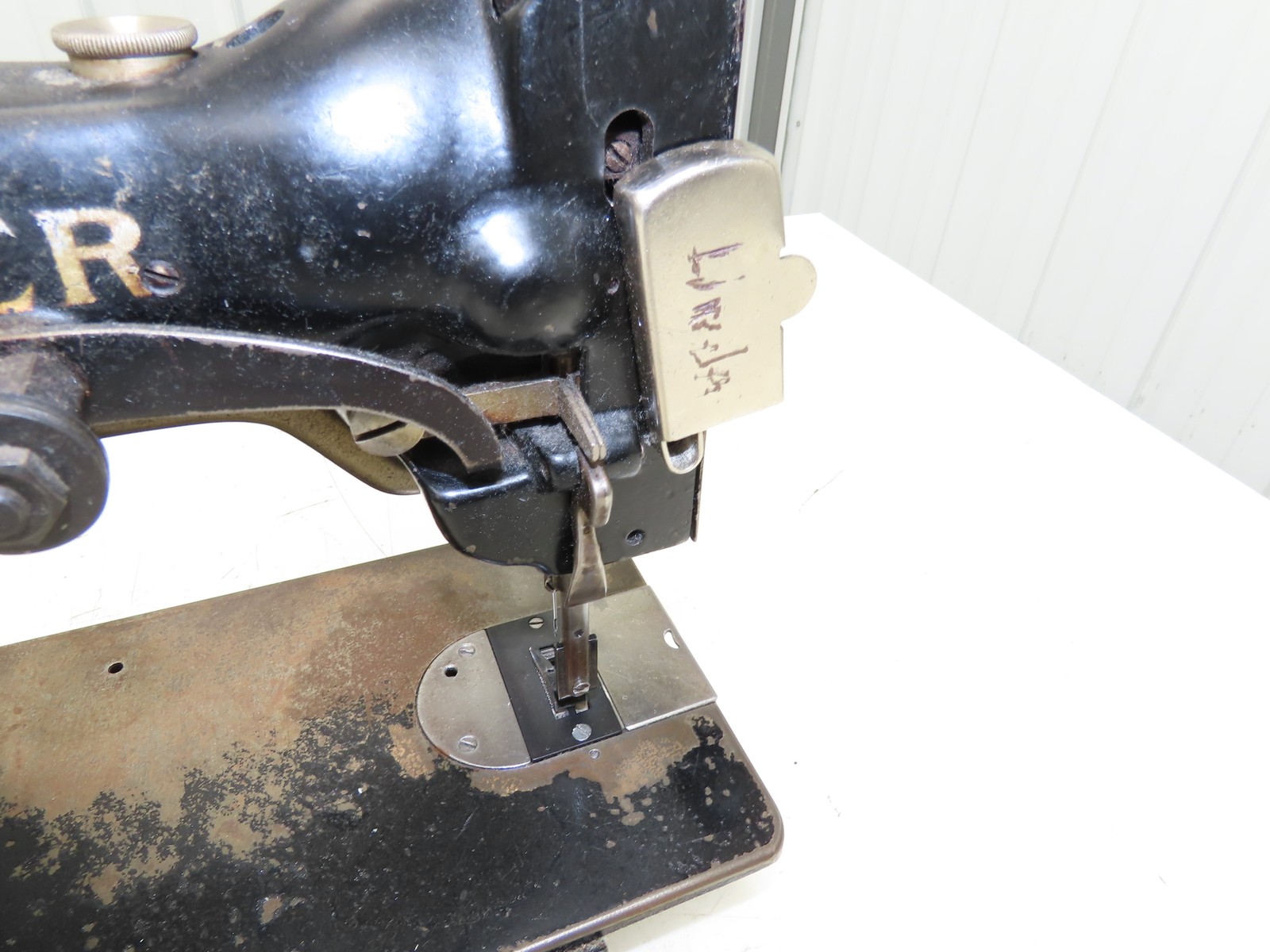 Singer 107W1 Industrial Sewing Machine Head Zig Zag & Straight Vintage