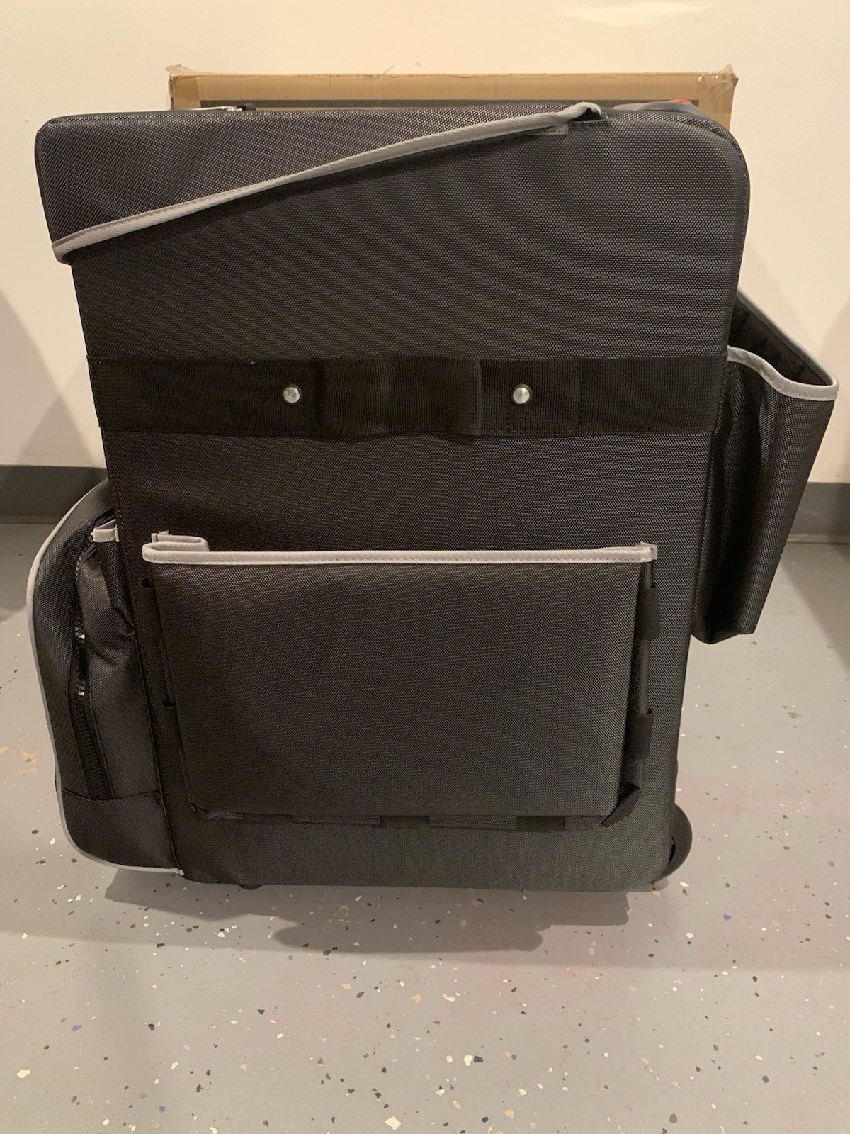 Rubbermaid Commercial Products Executive Series Quick Carts, Large, Dark Gray