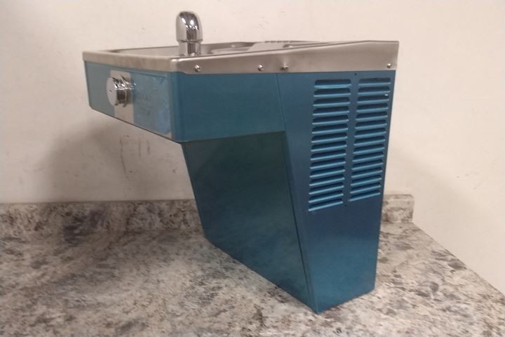 Elkay VRCGRN8WS 115VAC Wall Surface Mount Indoor Refrigerated Drinking Fountain