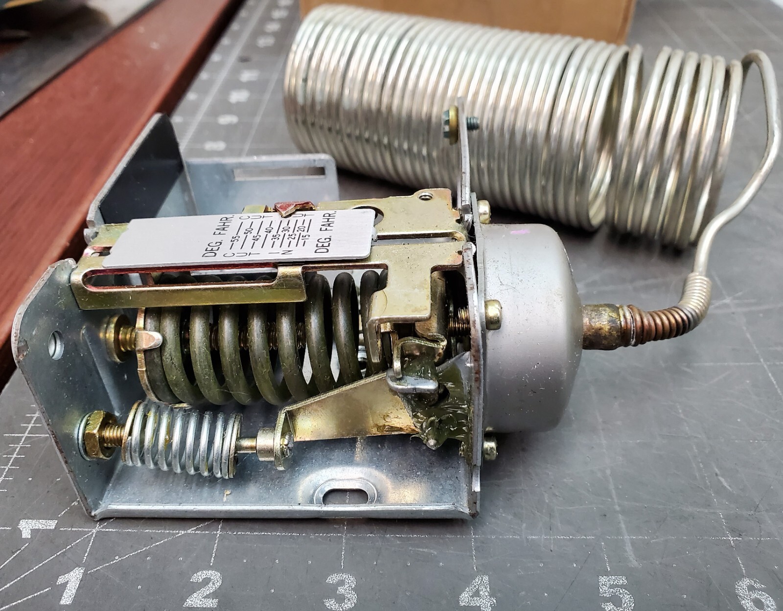 SIEMENS 134-1504 LOW TEMP CUTOUT T-STAT W/ MANUAL RESET MISSING PARTS [B5B3]