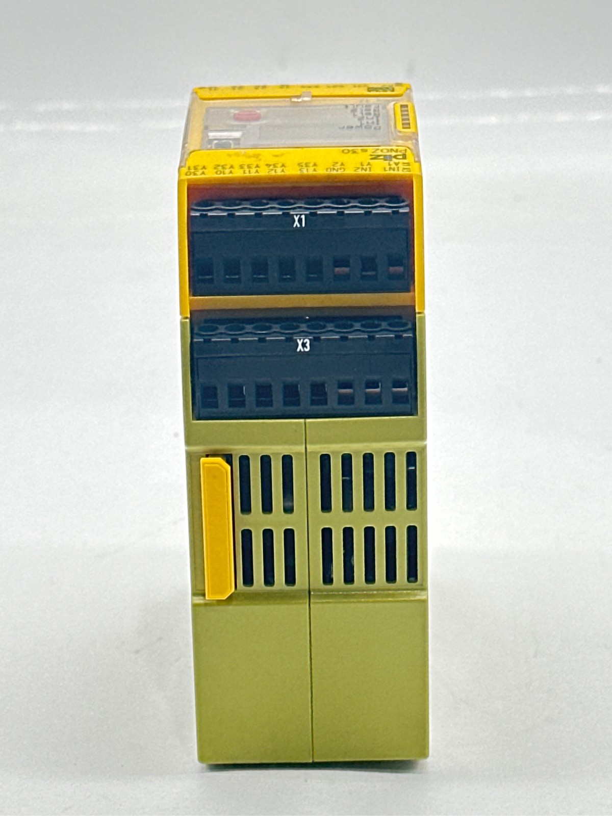 Pilz 750330 Standalone Safety Relay, 24-240VAC/DC 3-4Amp
