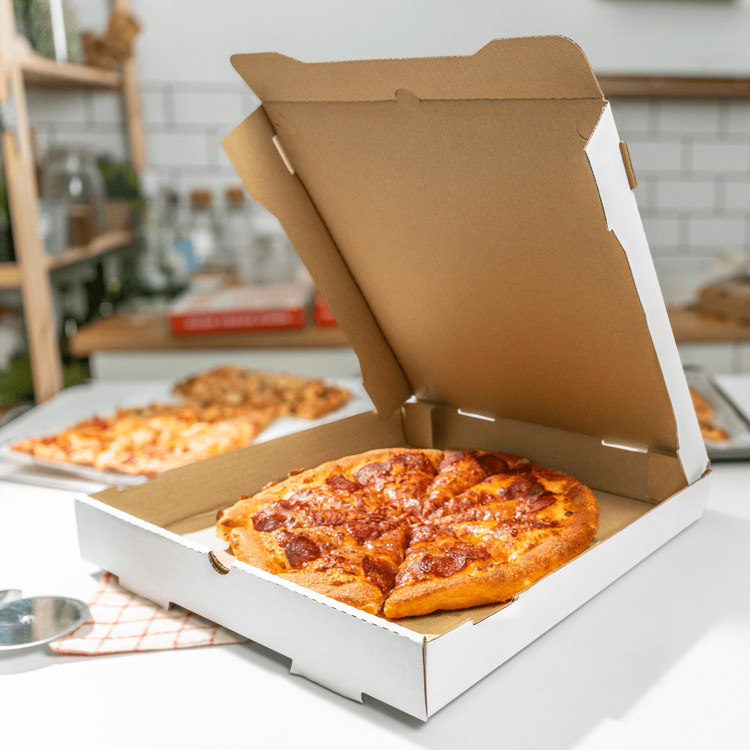 Karat Corrugated Pizza Box, 14”x14”x2”, White – 50 pcs, FP-PBF14W