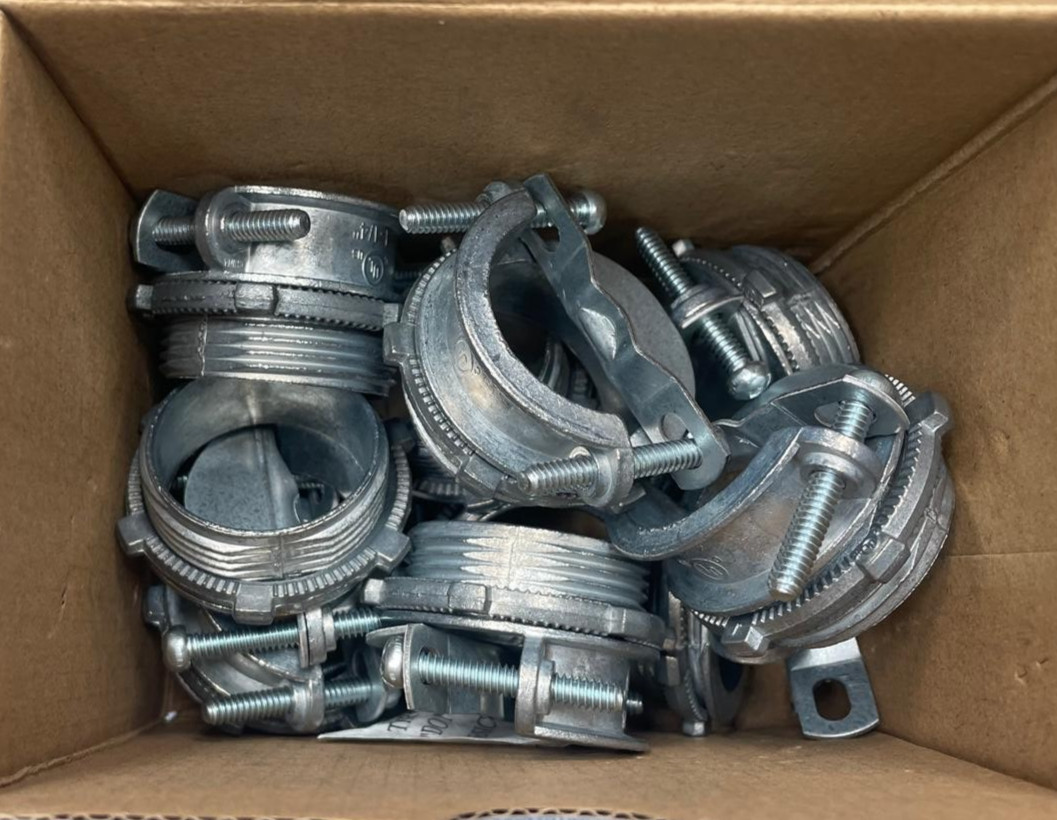 Pack of 10 x Southwire 1-1/4″NM SE Cable Clamps Connectors Item# 144R