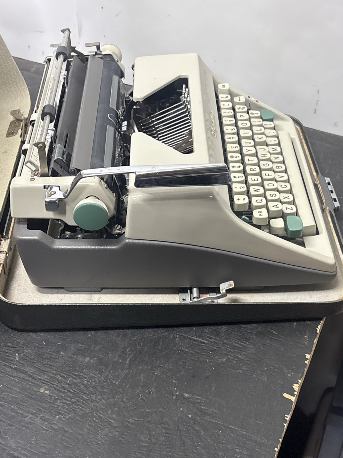 Vintage Olympia Werke SM8 SM-8 Portable Manual Typewriter with Case Tested As Is