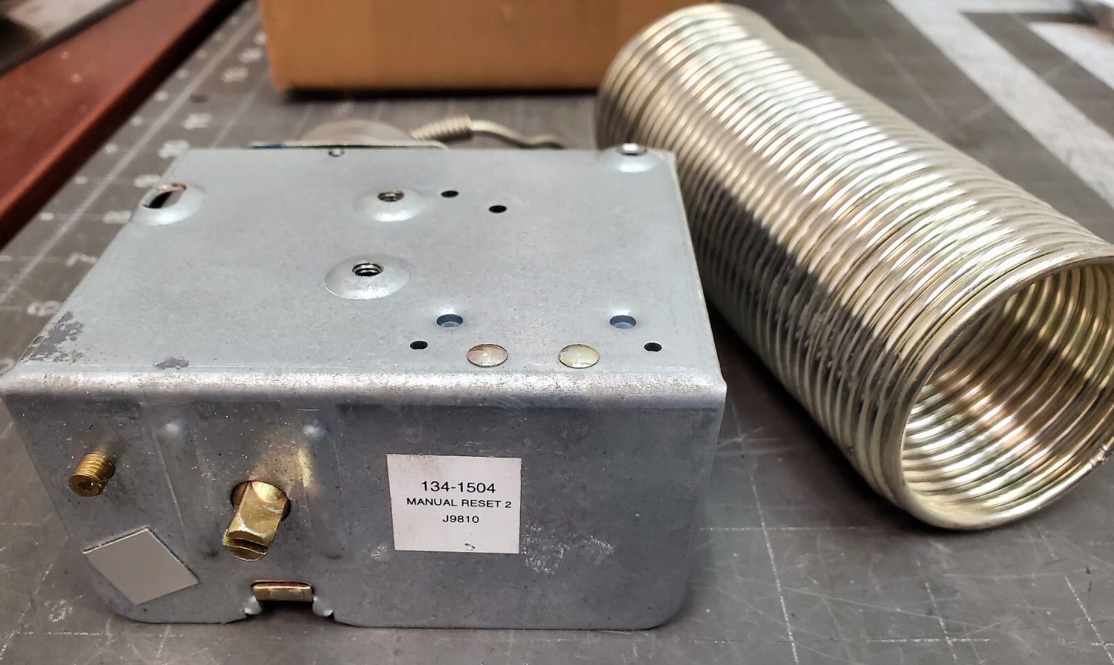 SIEMENS 134-1504 LOW TEMP CUTOUT T-STAT W/ MANUAL RESET MISSING PARTS [B5B3]