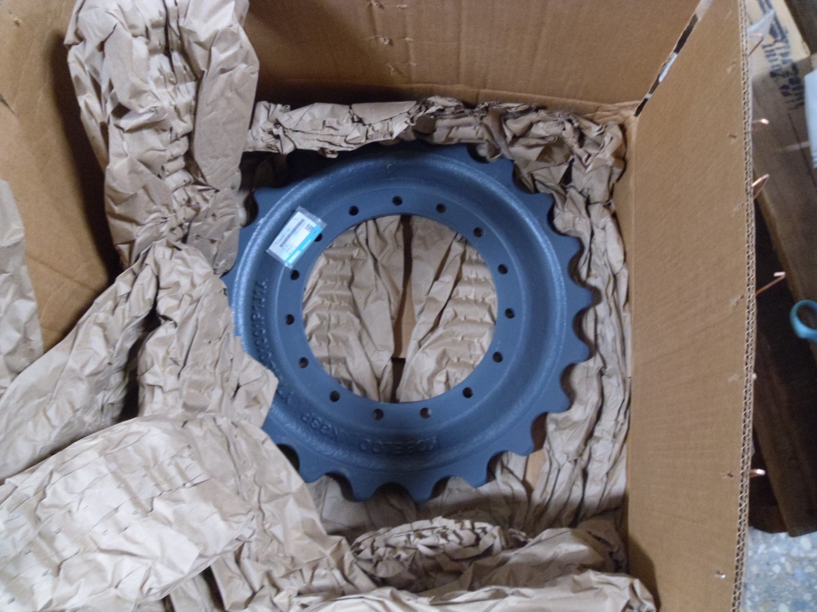 Kobelco OEM undercarriage sprocket yt51d01001p1j1a SK75 Sk80 SK85 New open box