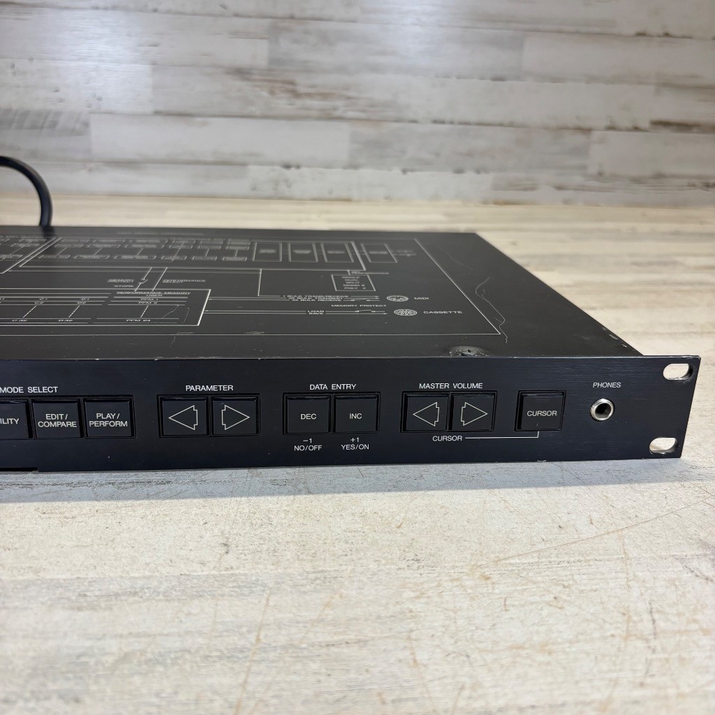 Yamaha TX81Z FM Tone Generator Rack Mount Synthesizer Module MIDI