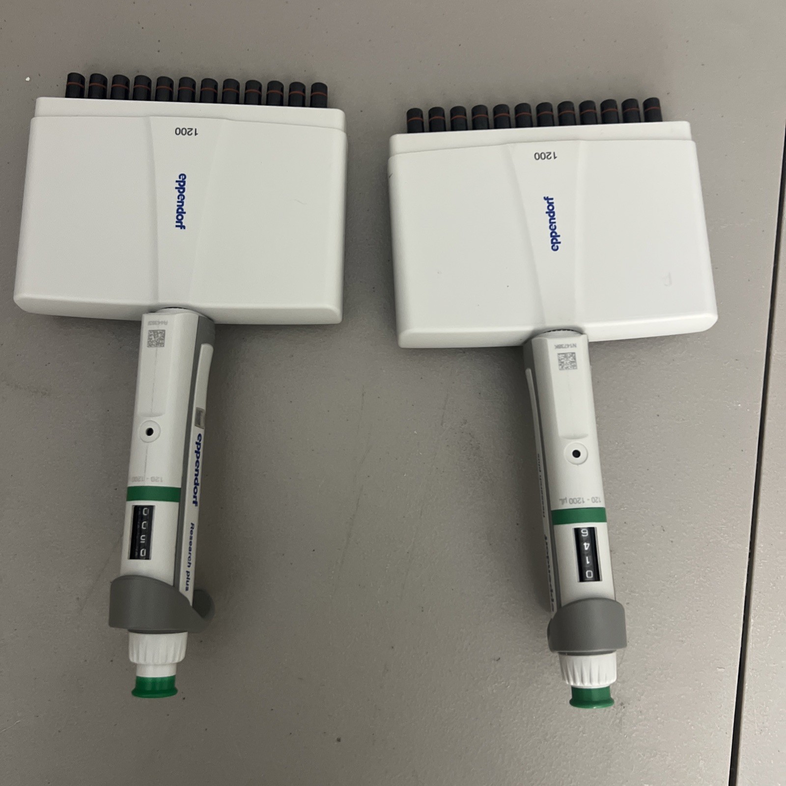 Eppendorf Research Plus 12 Channel PIpette 120-1200uL Pipetman Pipettor