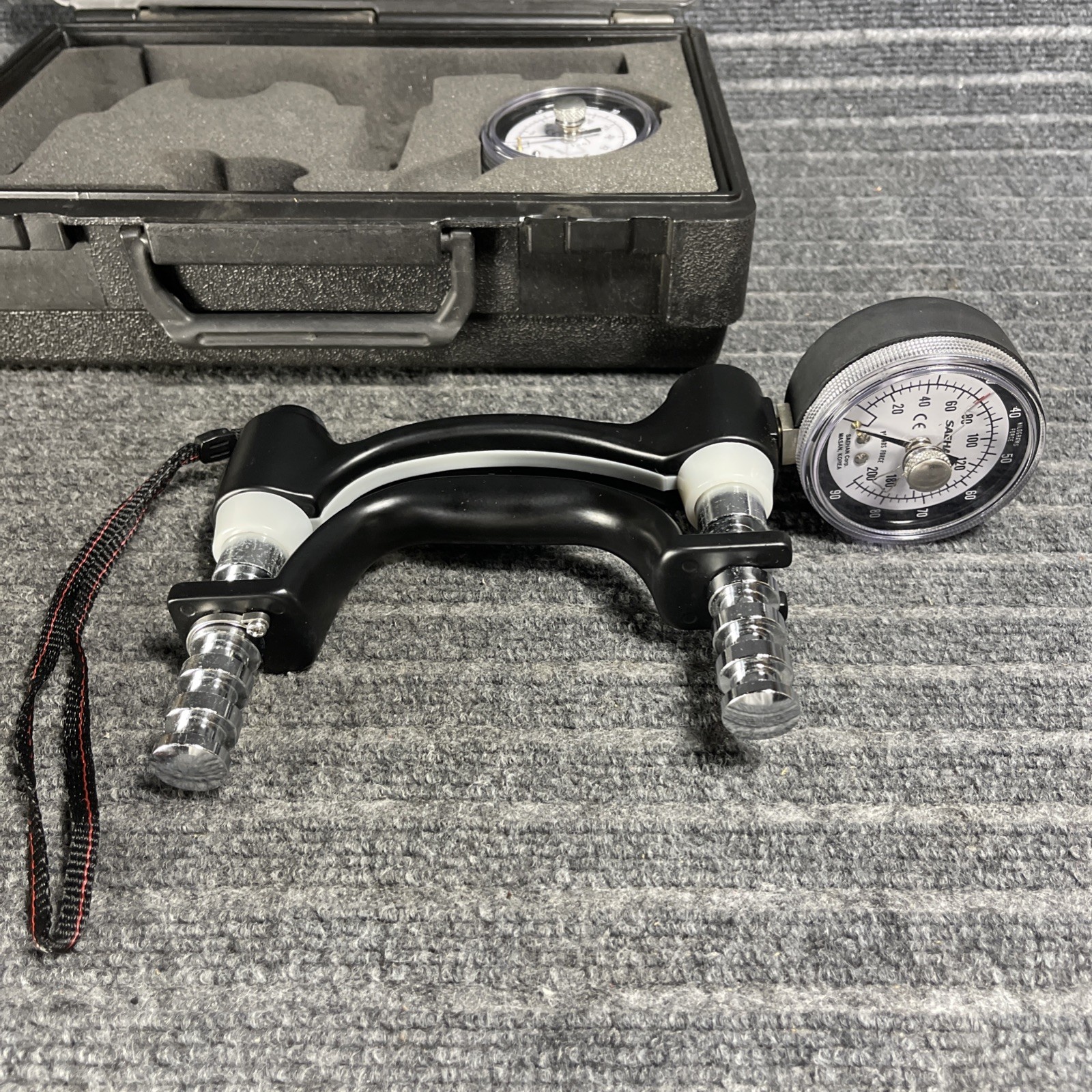 Saehan Hydraulic Hand Grip Strength Dynamometer SH-5001 w/ Pinch Gauge & Case