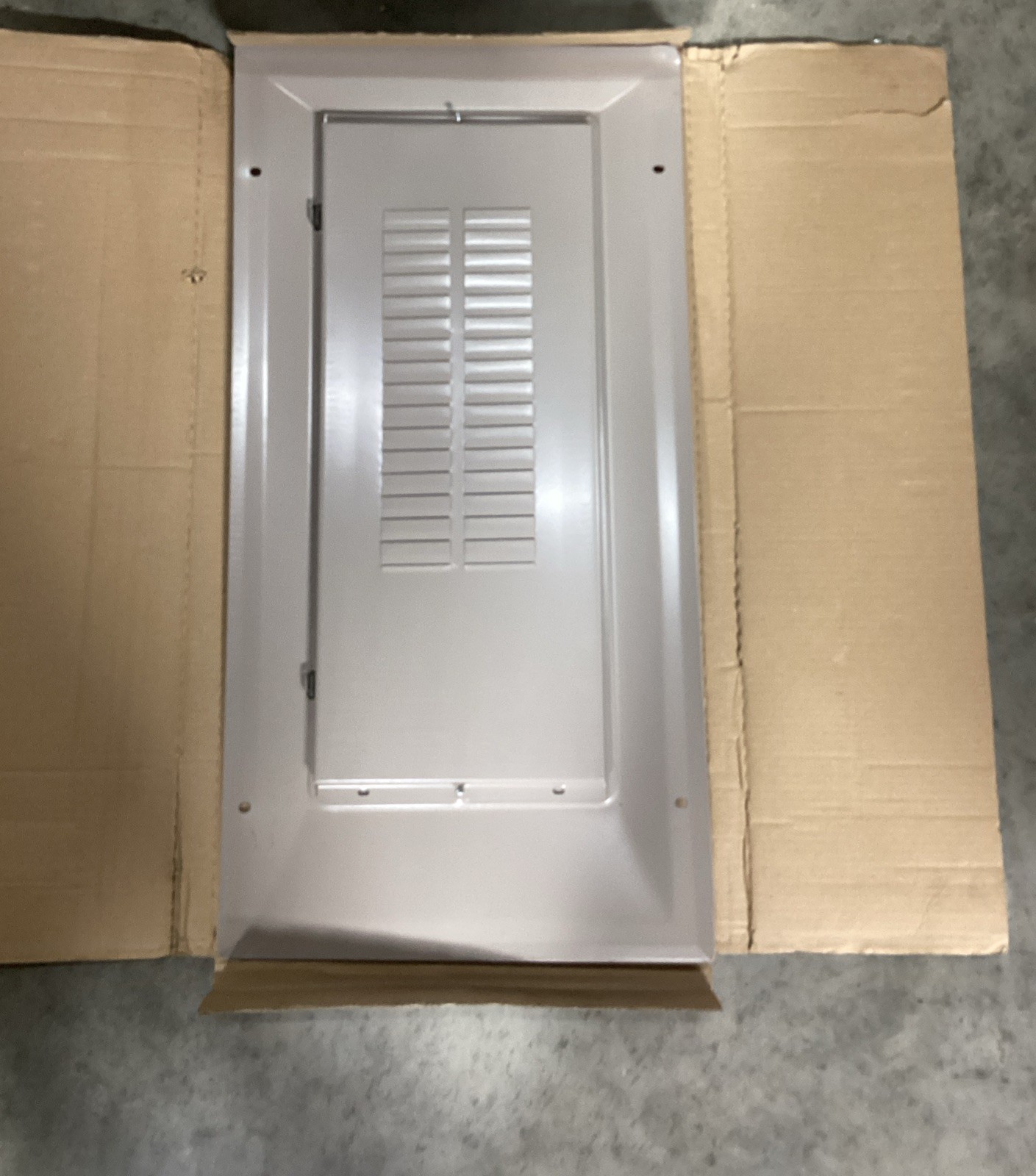 Eaton CH8DF Flush/Surface Mount Cover for D Size 29″ 12-32 Space Breaker Panel