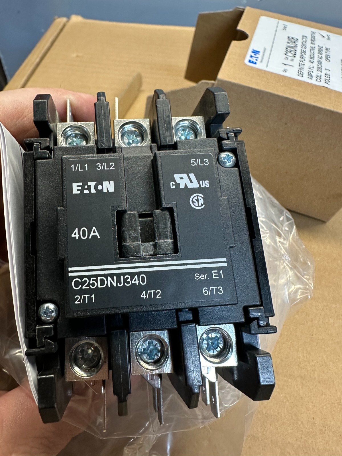 EATON C25DNJ340B 3P 40A 208-240 VAC Definite Purpose Contactor, NEW FREE SHIP
