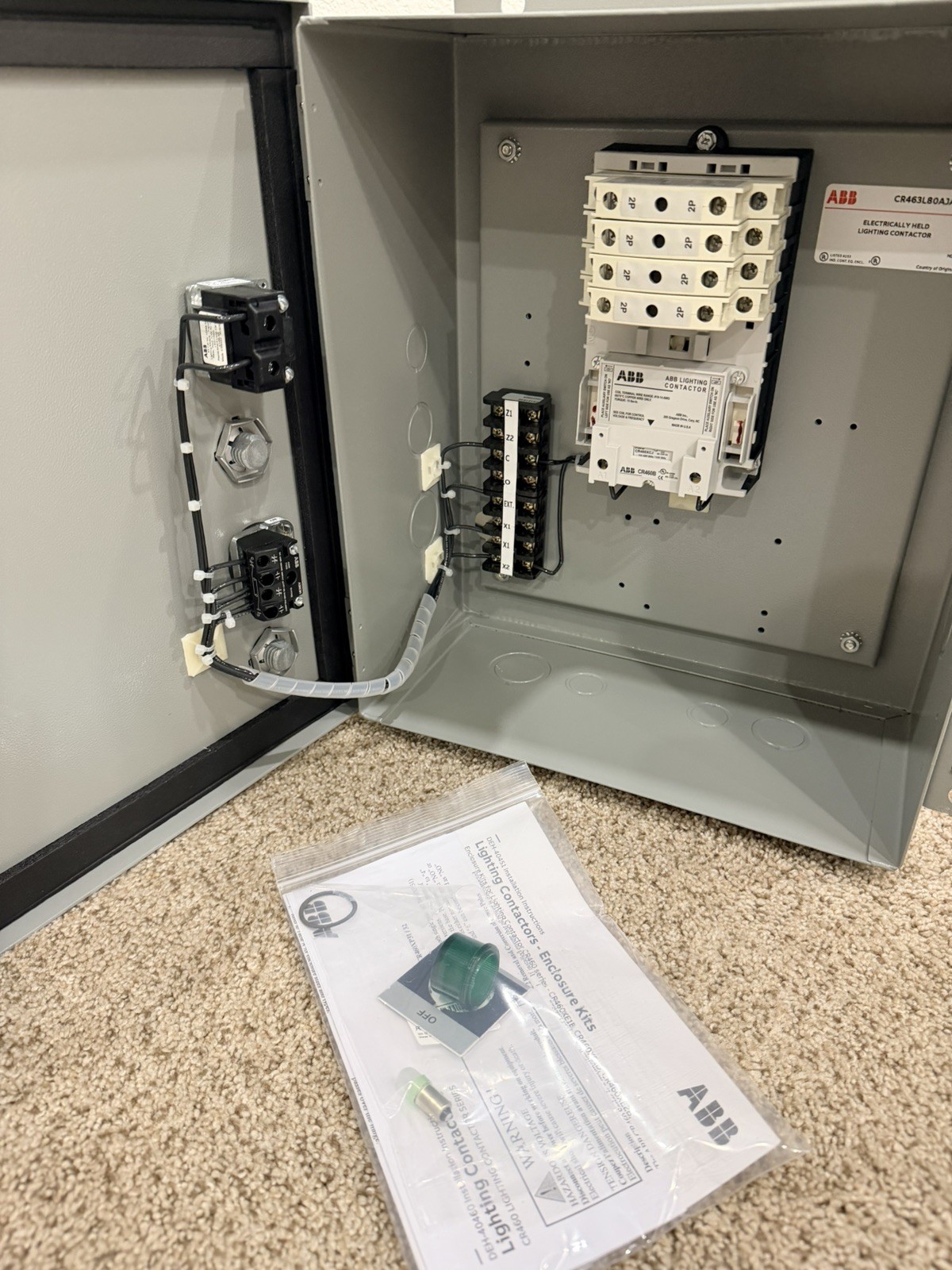 ABB ELECTRICALLY HELD LIGHTING CONTACTOR CR463L80AJA14B0 W/ ENCLOSURE 8NO/0NC