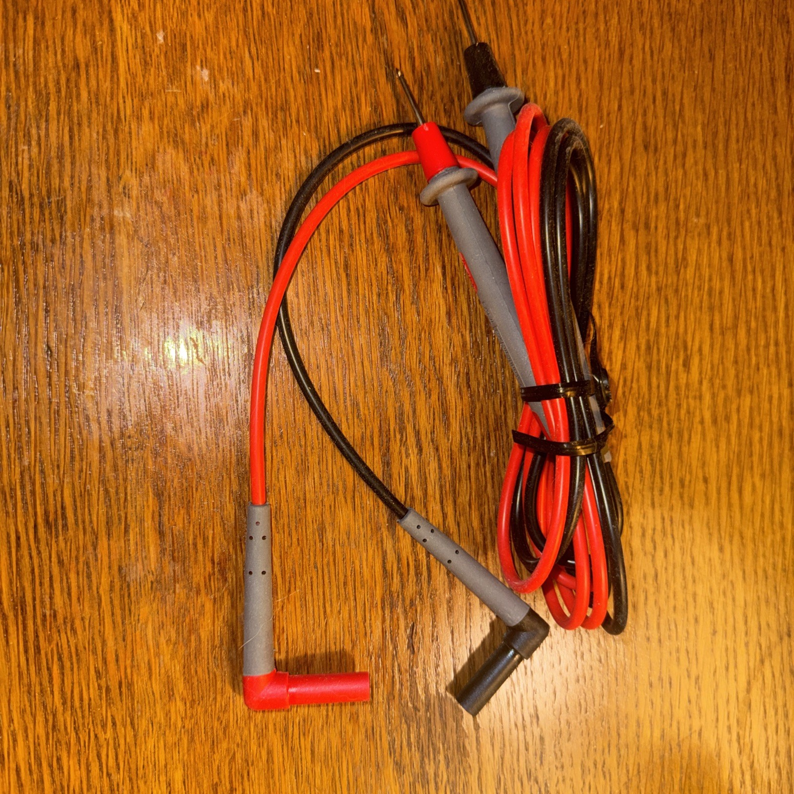 Fluke 323 400amps Digital AC Clamp Meter and Fluke OEM Test Leads w/ case!
