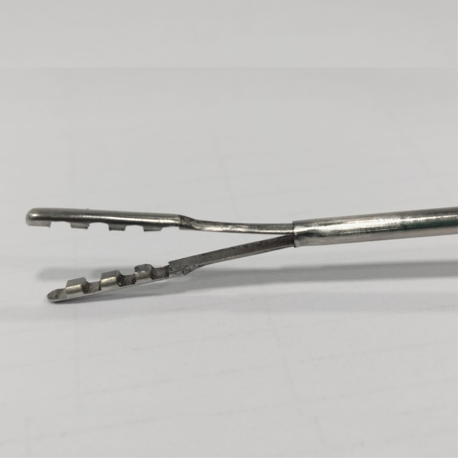 2PCS Laparoscopic Mini Lap Alligator 3mmx330mm Surgical Instruments CE Approved