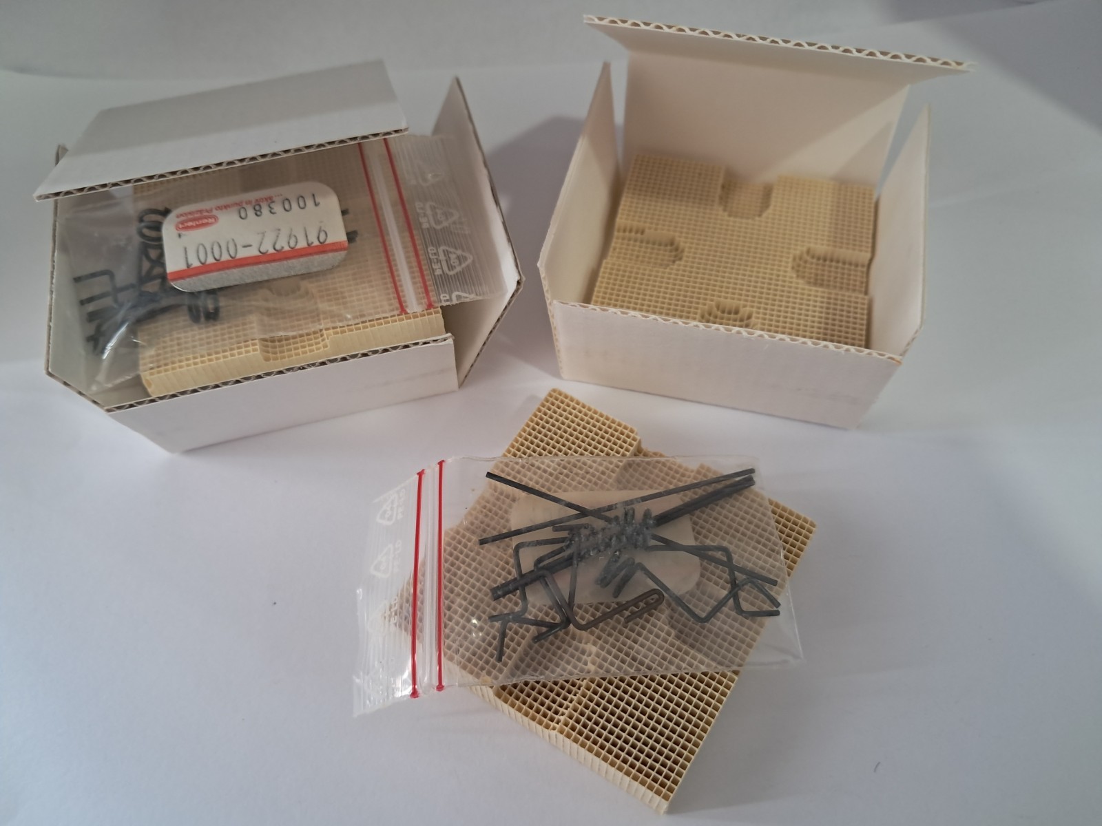 ​Renfert Mesh-Tray 1922 Dental Honeycomb Firing Trays with Metal Pins – Set of 2