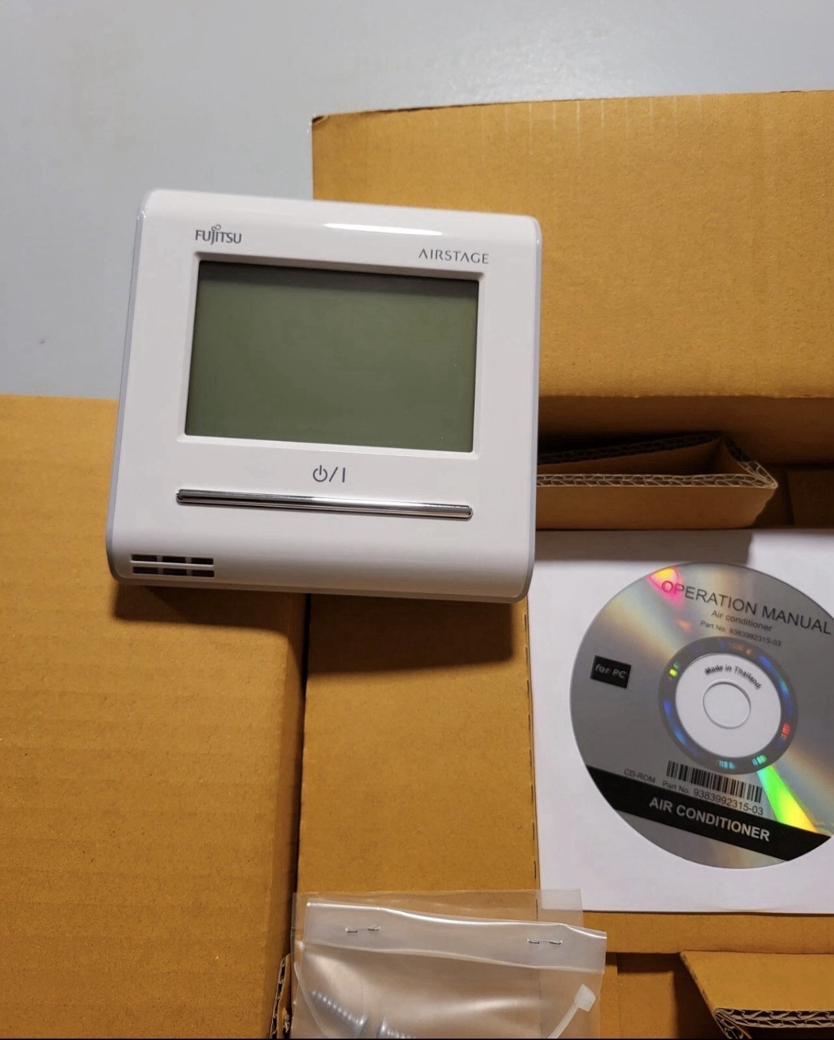 Fujitsu UTY-RNRUZ5 Wired Remote Thermostat, Programmable Touch, Wall Mount