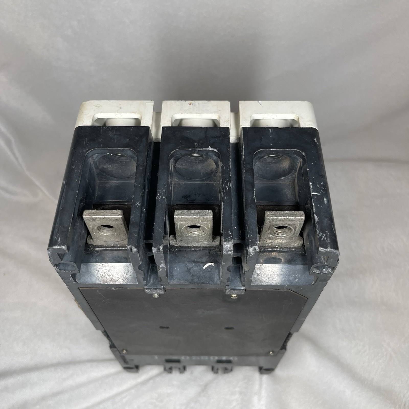 Westinghouse HKD3400F 400 Amp 3 Pole 600 VAC Circuit Breaker KT3400T Trip Unit