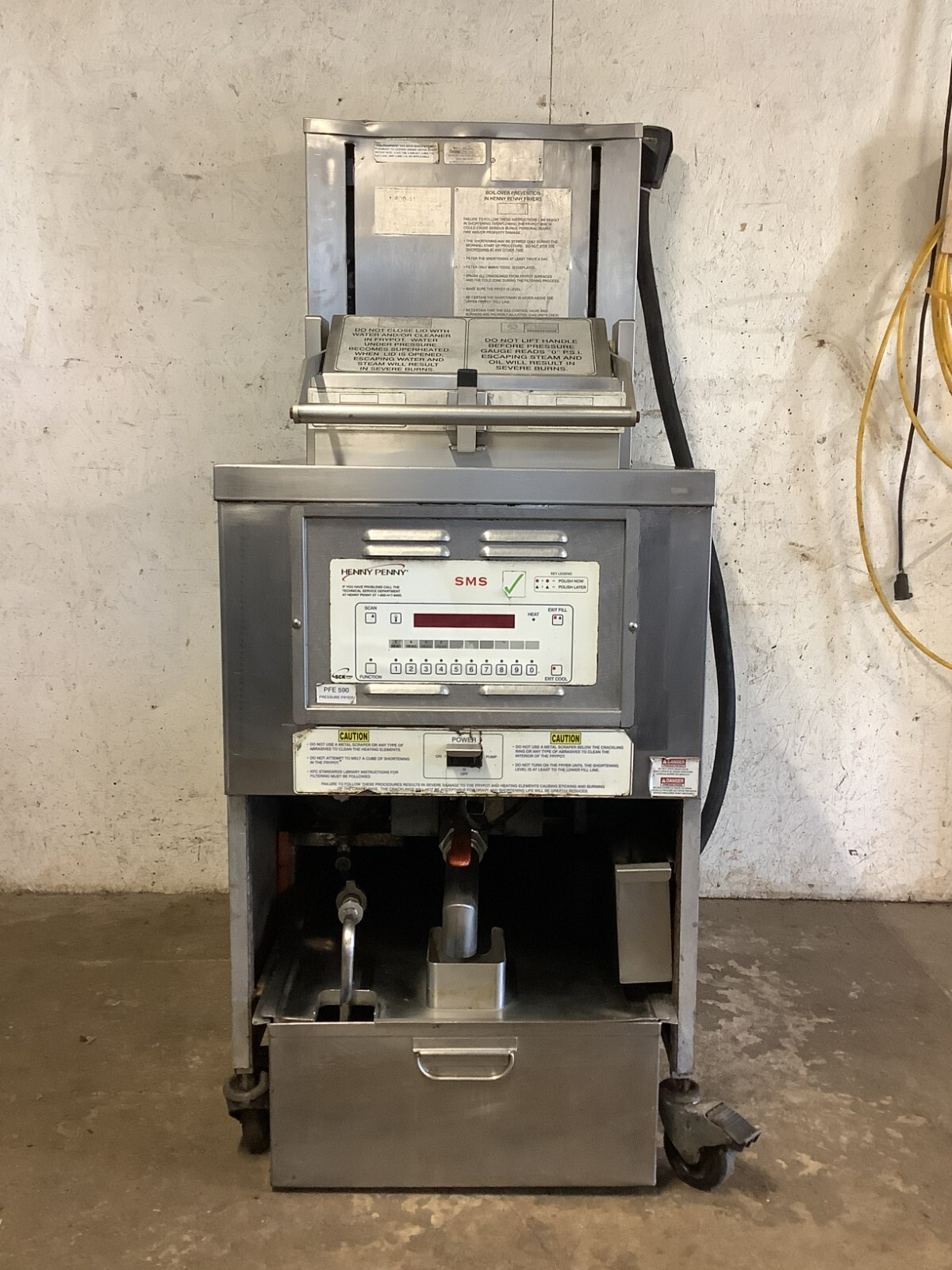 HENNY PENNY PFE590 8-head Pressure Fryer With Oil Filtration 208V 3Ph Tested