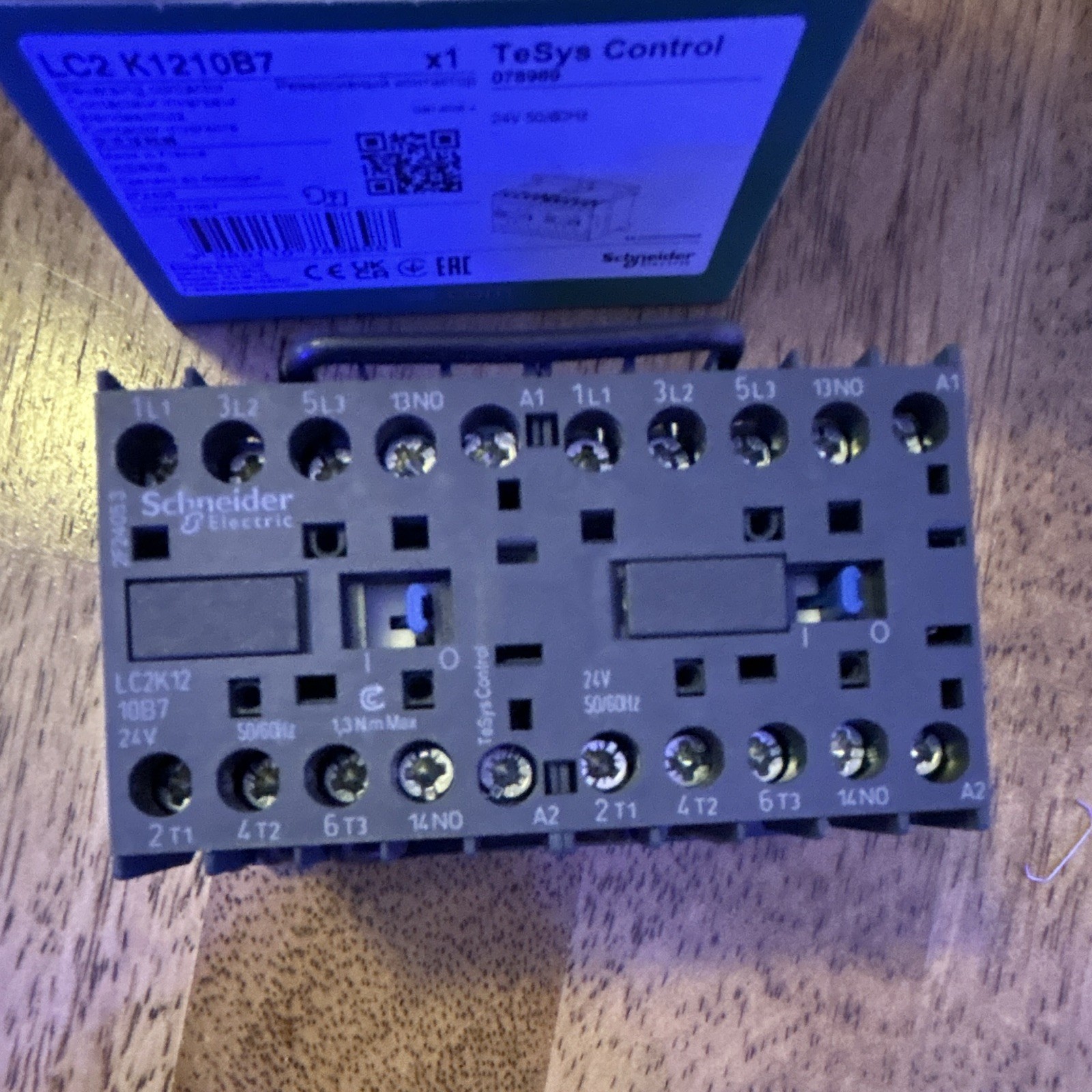 Schneider Electric TeSys K Reversing Contactor LC2K1210B7 24V AC 12A 3P AC-3