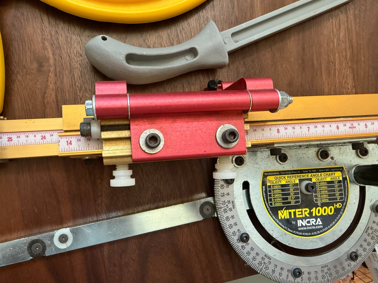 Incra Miter Gauge 1000HD table saw woodworking tool
