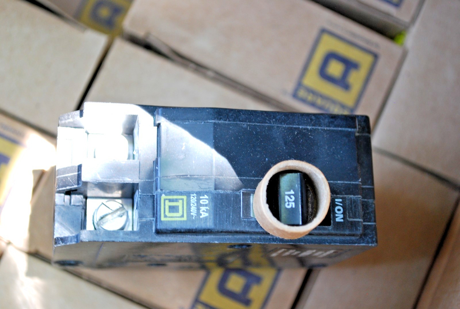 SQUARE D 125 AMP CIRCUIT BREAKER 120/240V 2 POLES 10 KA QO2125 not for resale