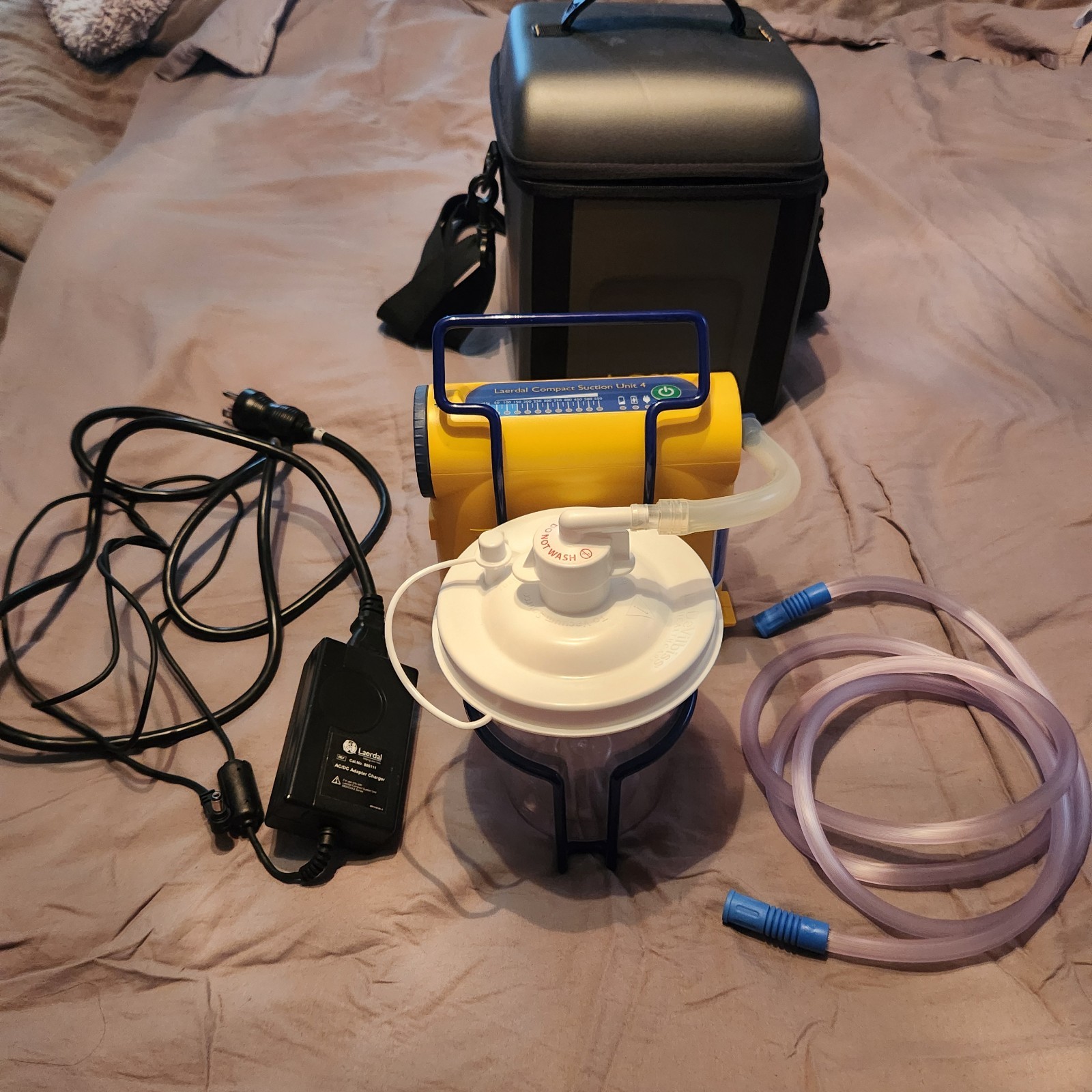 *Used * Laerdal Compact Suction Unit 4 *800mL* with Case