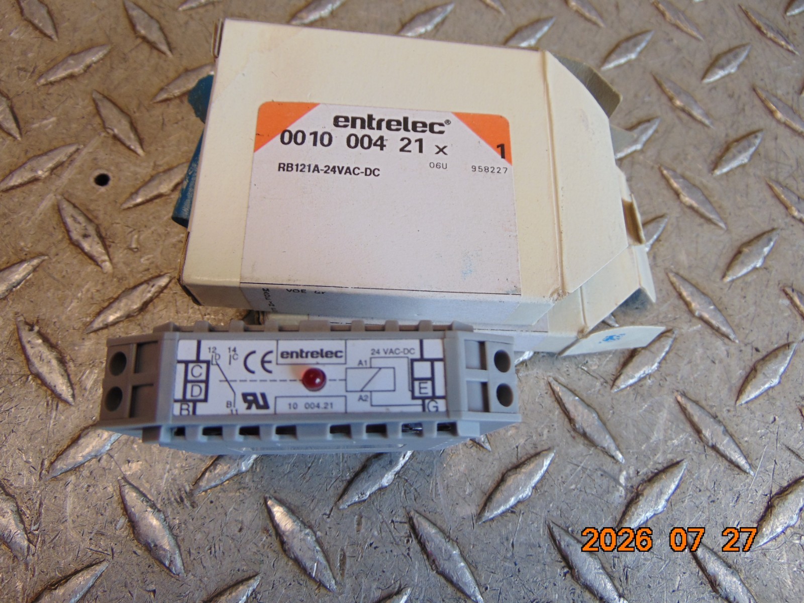 (1) ENTRELEC 0010 004 21 RELAY INTERFACE MODULE 24VAC/DC COIL
