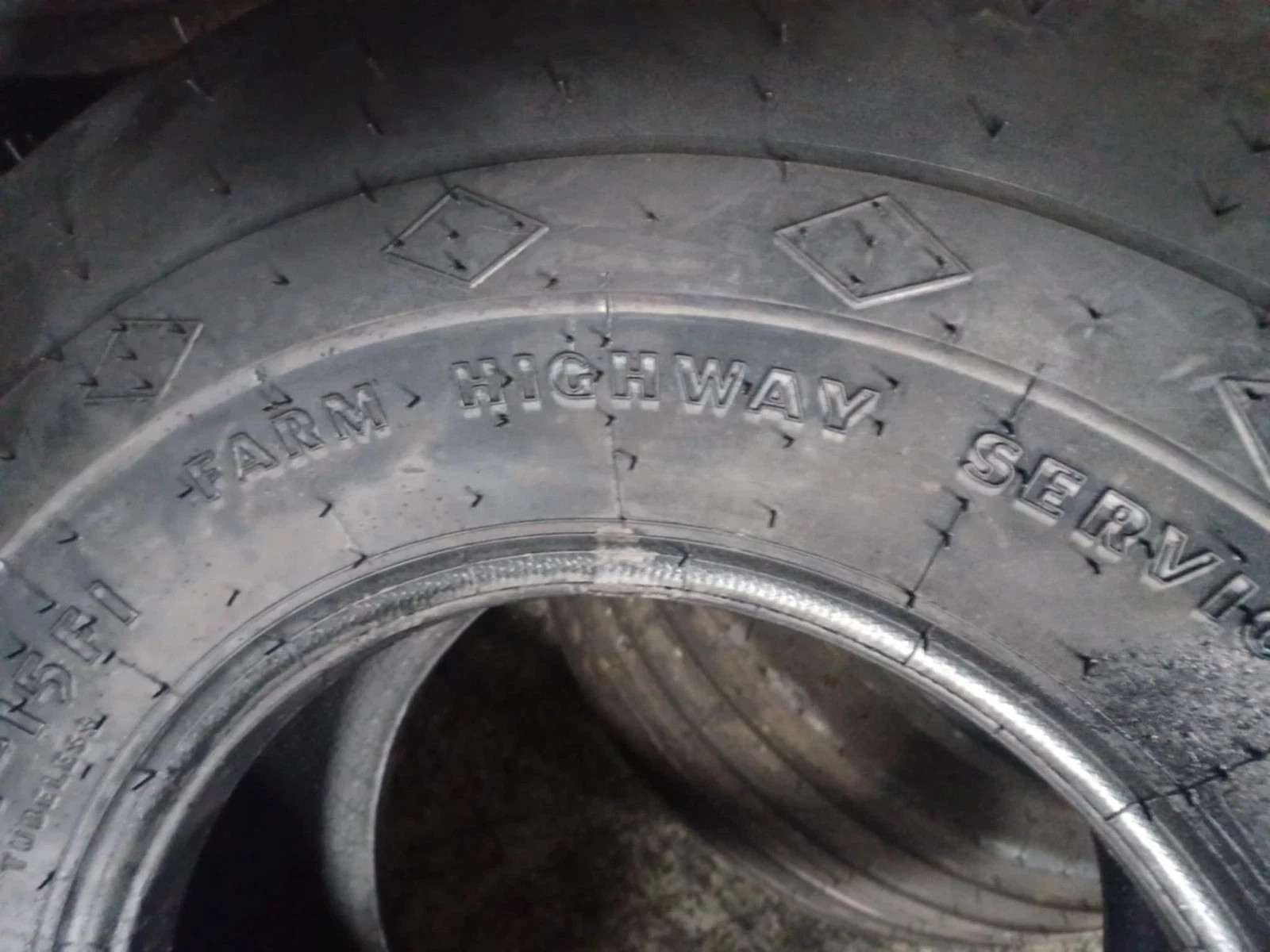 12.5L-15 TIRE NEW COSMETIC BLEM 8PLY HIGHWAY IMPLEMENT 12515 12.5L-15