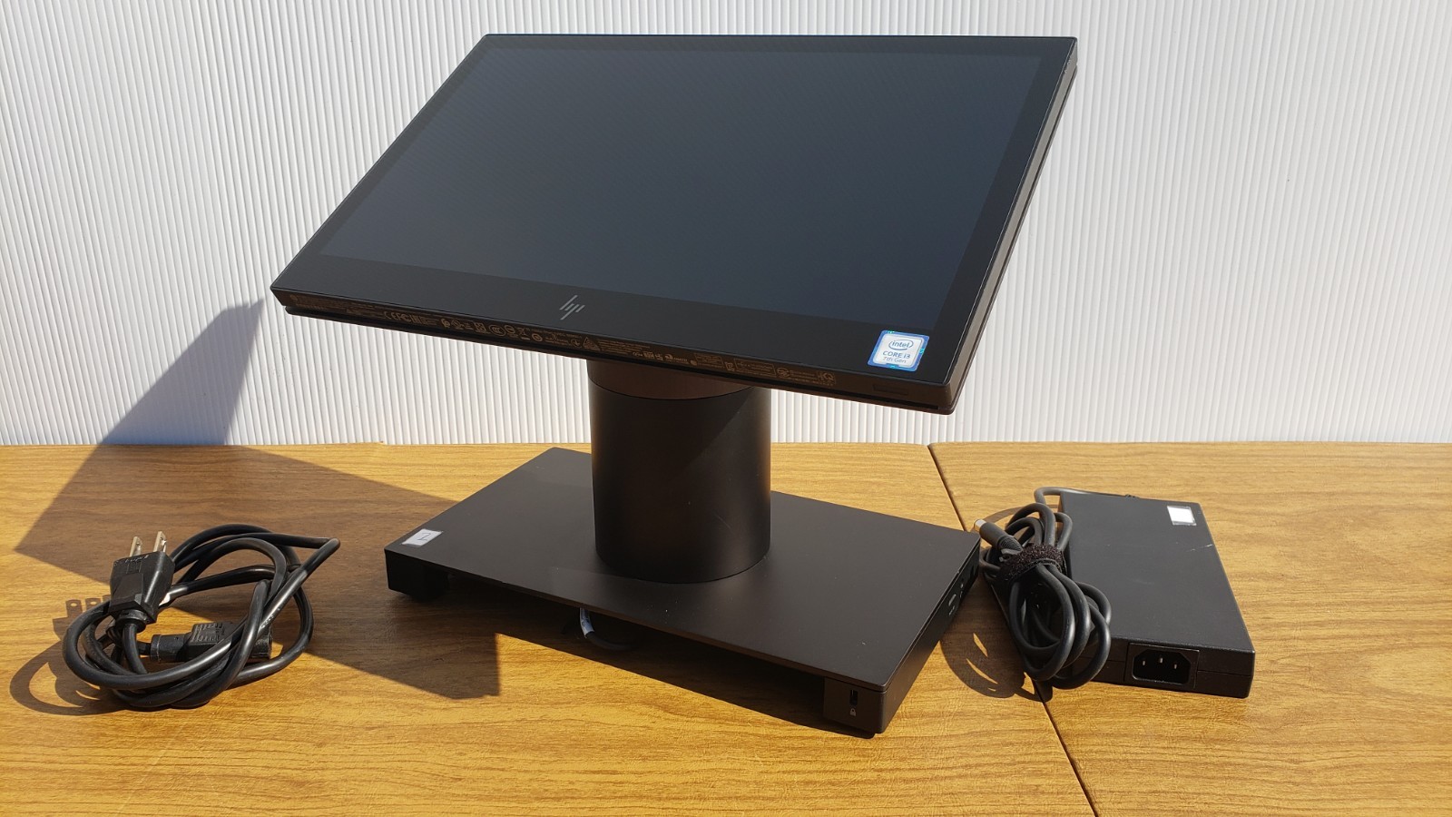 HP Engage One 143 AIO PC i3-7100U 2.4GHz 8GB 128GB SSD Touchscreen Ubuntu Linux