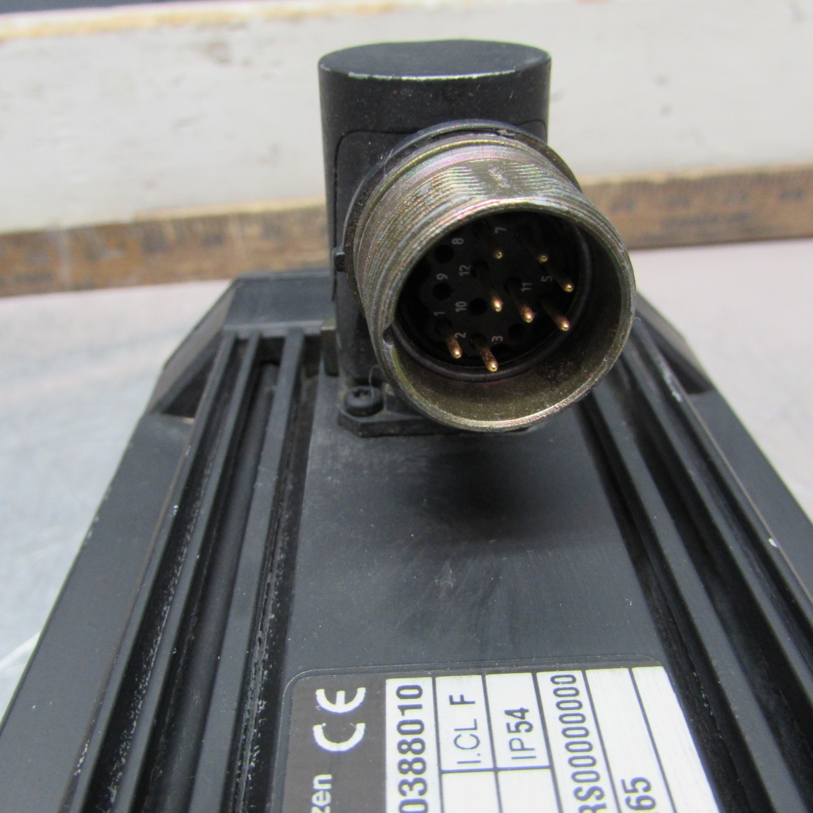 Lenze MDSKABS056-22 , Servo Motor, 0.8kW/ 390V /3950rpm, TAKEOUT!MAKE OFFER!