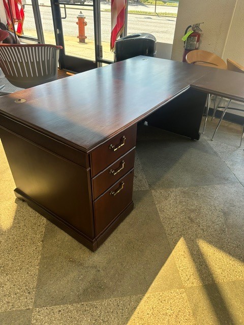 Executive traditional U Shape desk in Mahogany Wood Finish – right hand