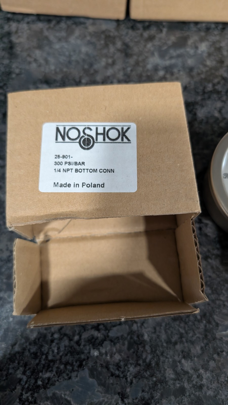 NoShok 25-901 300-psi/Bar Pressure Gauges 1/4″ NPT 0 To 300 psi Liquid Filled